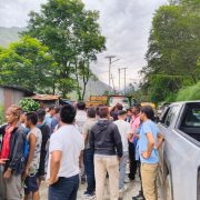 कोदारी राजमार्ग १० दिनदेखि अवरुद्ध भएपछि दुई मन्त्रीले गरे स्थलगत अनुगमन, स्थानीय आक्रोशित