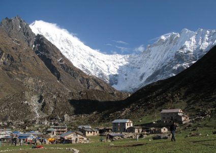 लाङ्टाङ राष्ट्रिय निकुञ्जमा पर्यटक आगमन र राजस्व दुवै घट्यो
