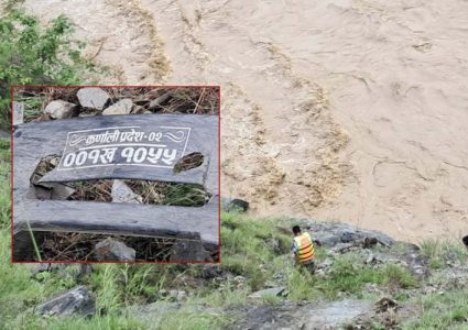 कर्णालीमा खस्यो बस : एक जनाको शव फेला, अन्यको खोजीकार्य&hellip;