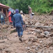 डोल्पामा लेदोसहितको बाढी घरमा पस्दा एक महिलाको मृत्यु, ६ जना घाइते