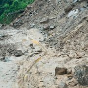 मेची राजमार्ग र तमोर करिडोर अवरुद्ध , पूर्वी पहाडको यातायात प्रभावित