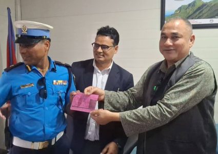 सुदूरपश्चिमका मुख्यमन्त्री शाहलाई ट्राफिक प्रहरीले काट्यो ‘चिट’
