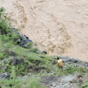 कर्णालीमा खसेको गाडीमा १४ जना सवार रहेको अनुमान