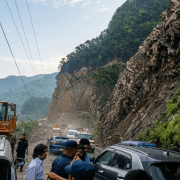 मुग्लिन–नारायणगढ सडकको पहिरो पन्छाइएपछि यातायात पुनः सञ्चालनमा