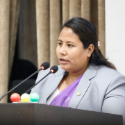 अनुदानको रासायनिक मल निजी पसलबाट महँगोमा बिक्री भएको खुलासा, अनियमिता रोक्न मन्त्रीबाटै निगरानी