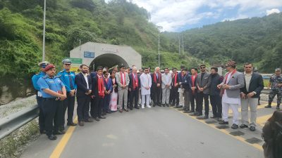 भौतिक पूर्वाधारमन्त्री आफैंले गाडि चलाएर उद्घाटन गरे नागढुंगा-काठमाडौं सुरुङमार्ग