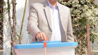 गृहमन्त्री अर्यालले ललितपुर–३ मा गरे मतदान