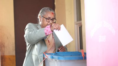 प्रधानमन्त्री कार्कीले गरिन् मतदान