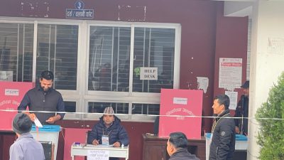 रास्वपाका सभापति लामिछानेले मतदान गरे, नागरिकलाई विवेकपूर्ण मतदानमा अपिल