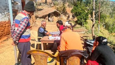 बैतडीमा टोल–टोलमै पुगेर नसर्ने रोगको परीक्षण