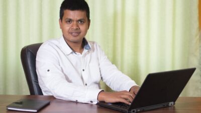 डा. कालु सिंह खत्रीः चिकित्सकको सुरक्षा र अधिकारका लागि उत्रिएका छन् चुनावी मैदानमा