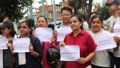चिकित्सकमाथि भएको आक्रमणको विरोधमा चिकित्सकहरुद्वारा माइतिघरमा विरोध प्रदर्शन