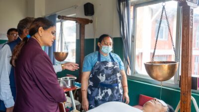 सरकारी आयुर्वेद औषधिको उत्पादन बढाउन स्वास्थ्यमन्त्री मेहताको जोड