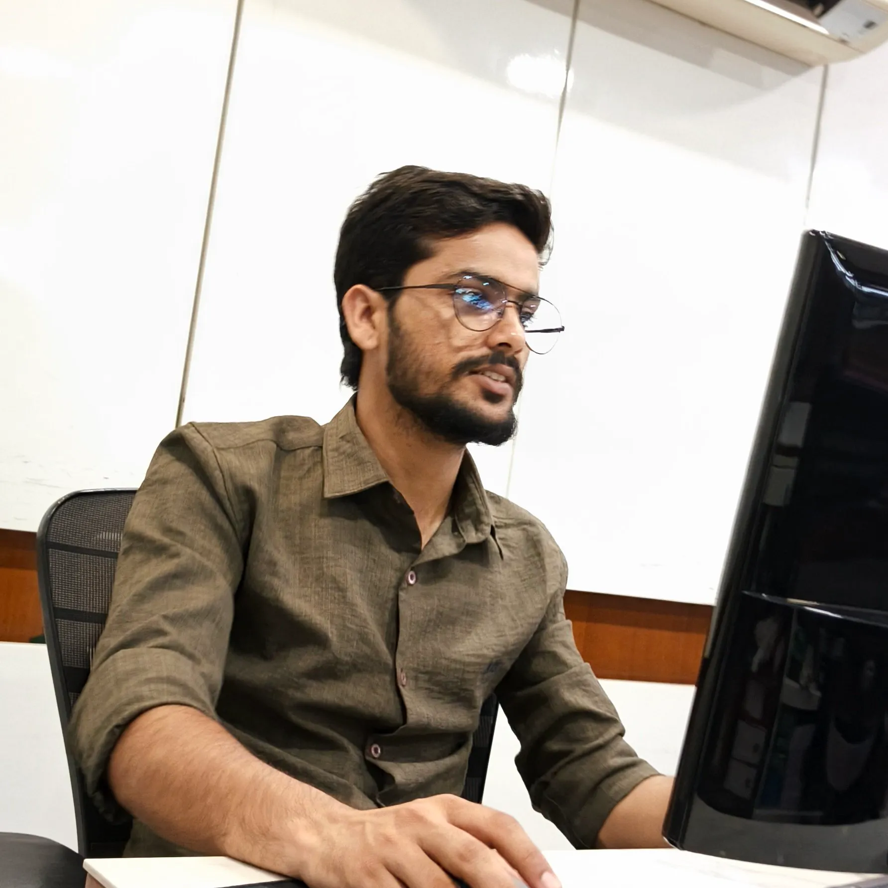 Manoz SHARMA