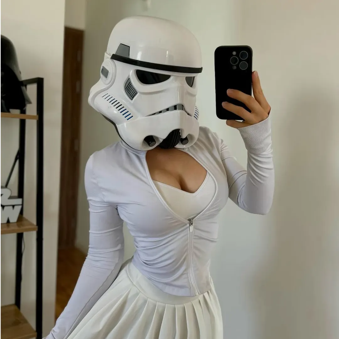 Lara Storm