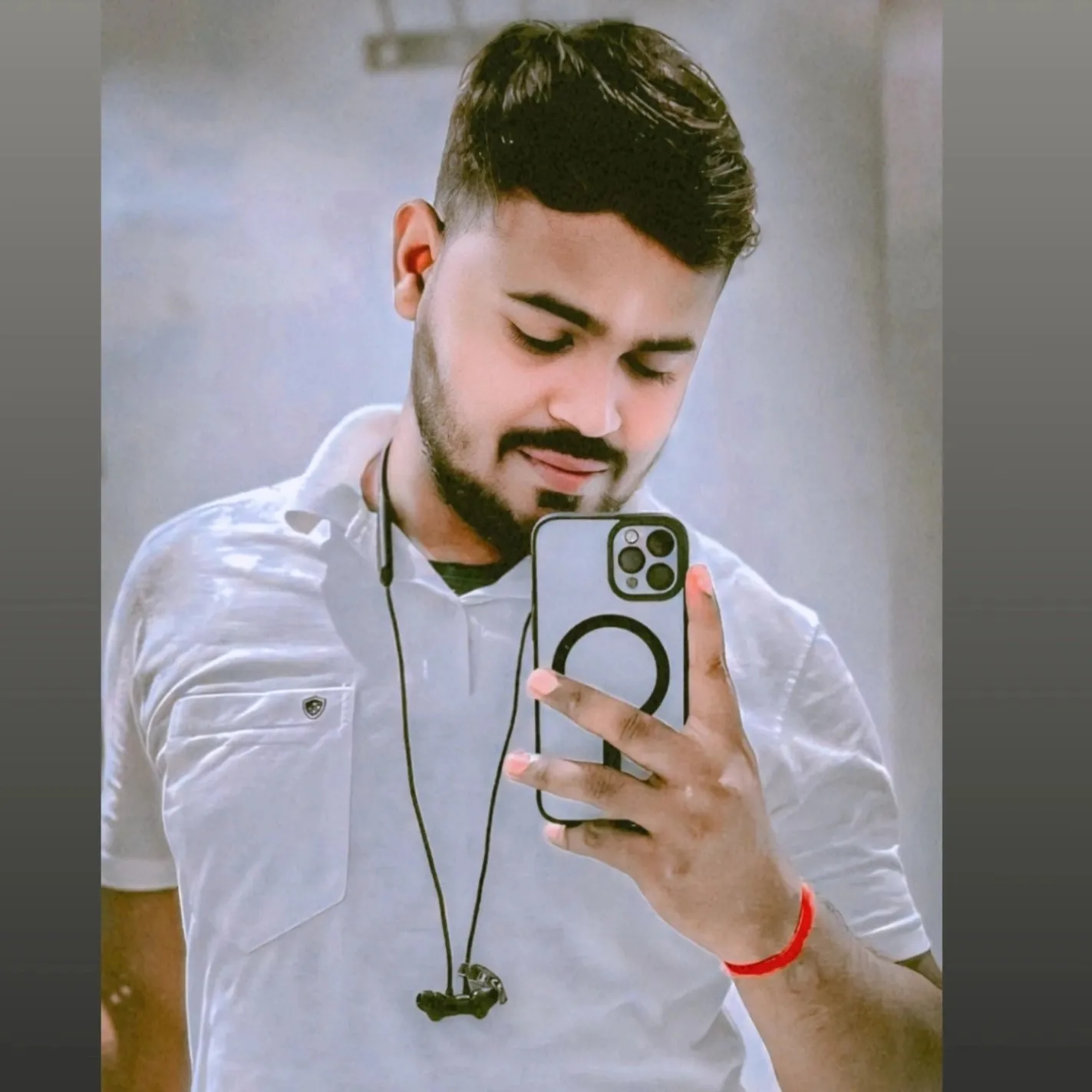 mr Akhil