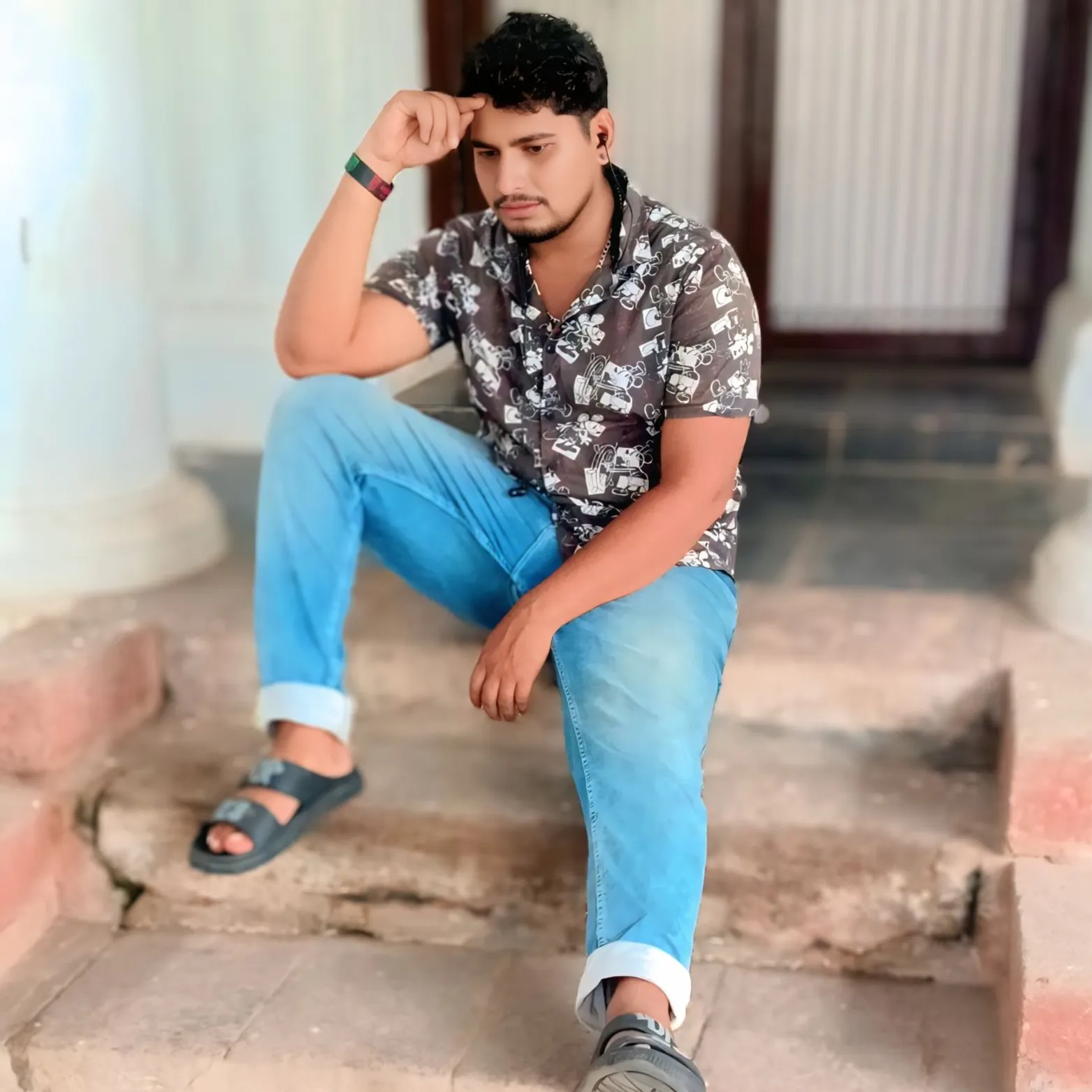 MR ALONE