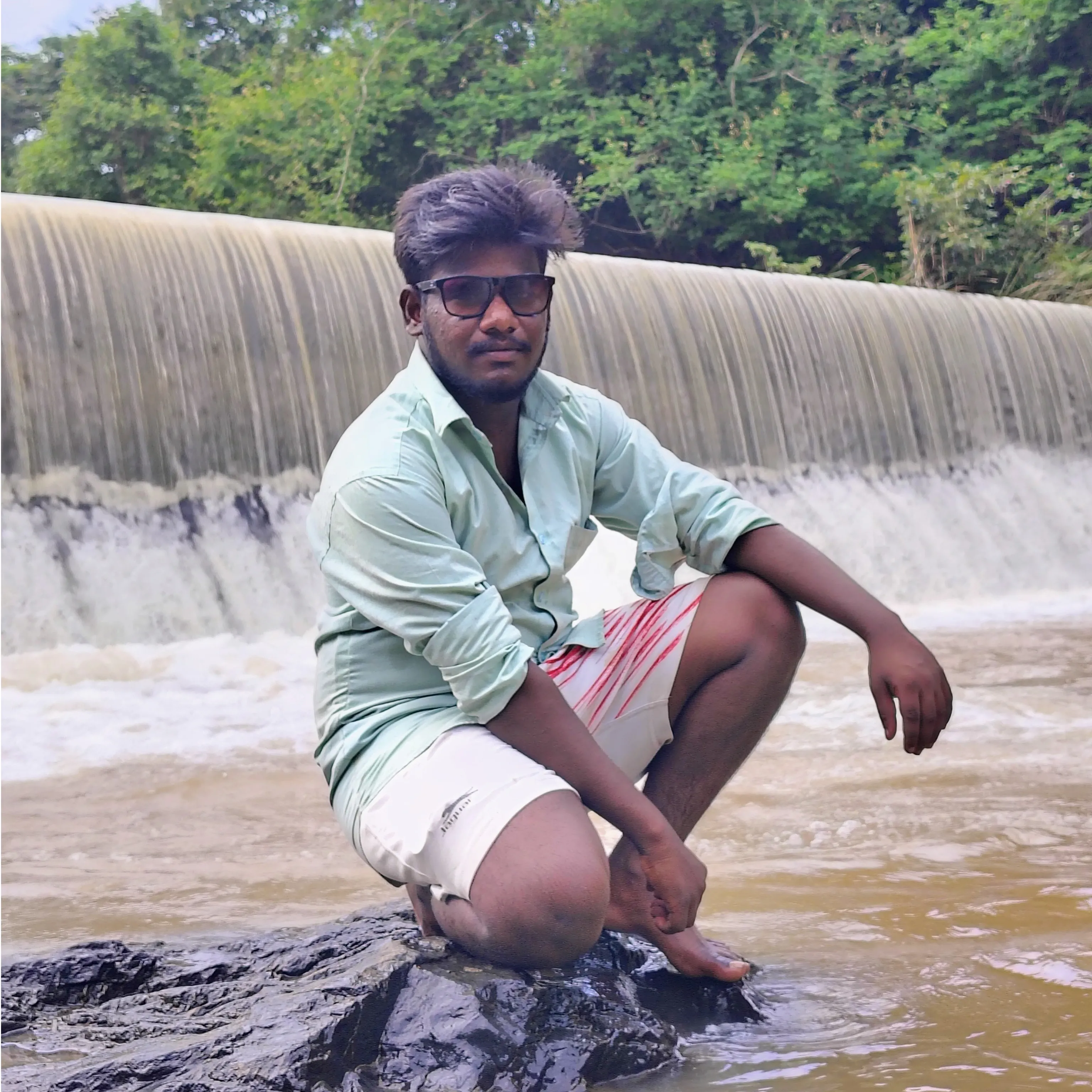 Ezhumalai A