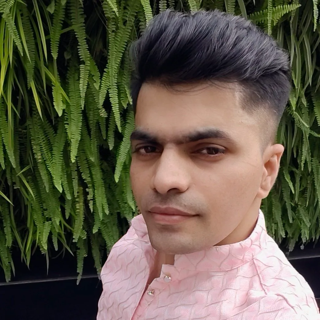 vicky kharatmol