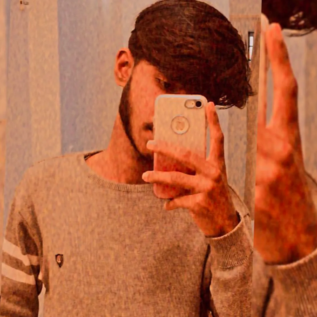 awaiz khxn