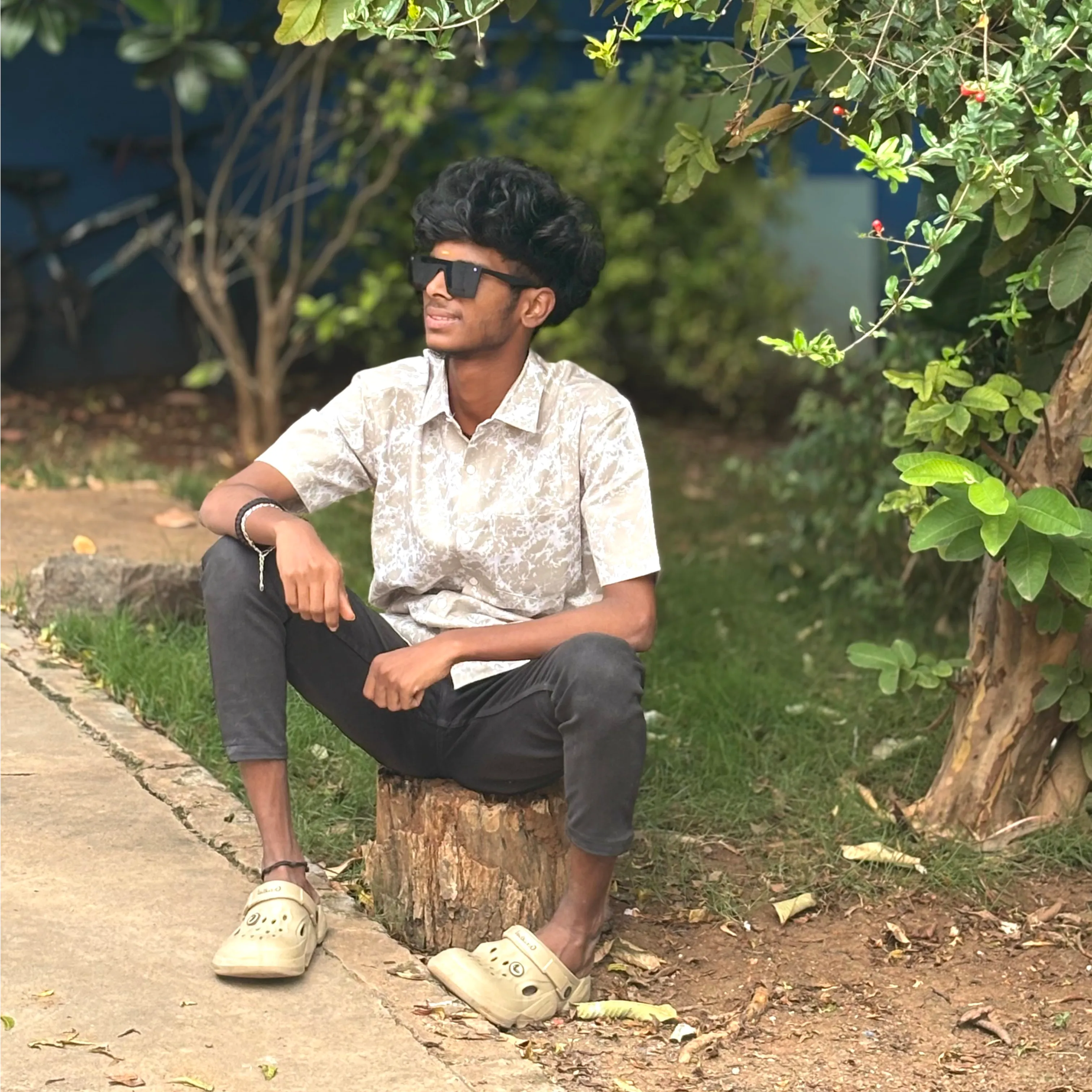 ꜱᴀɴᴛʜᴏꜱʜ santhosh