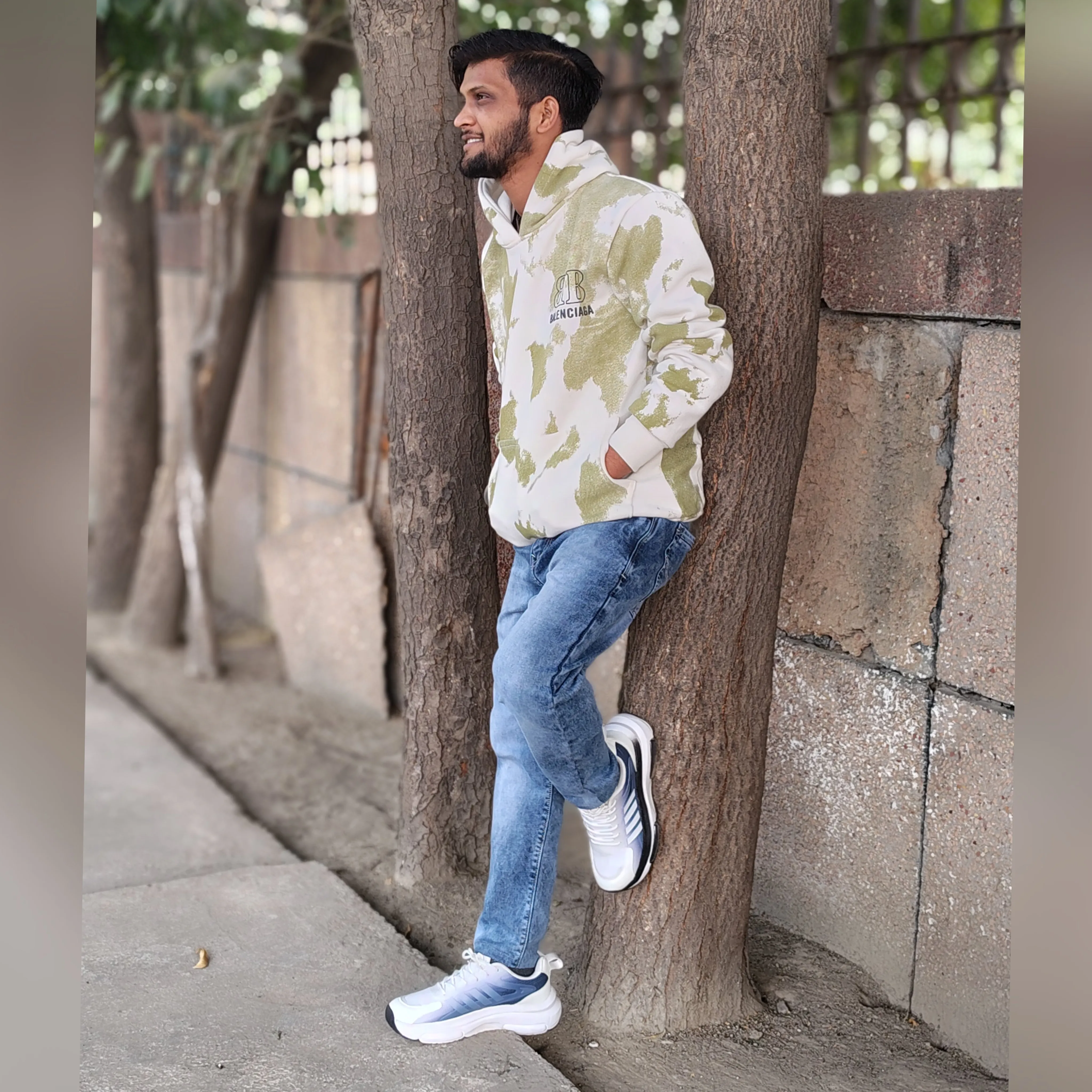 HiFi Dinesh