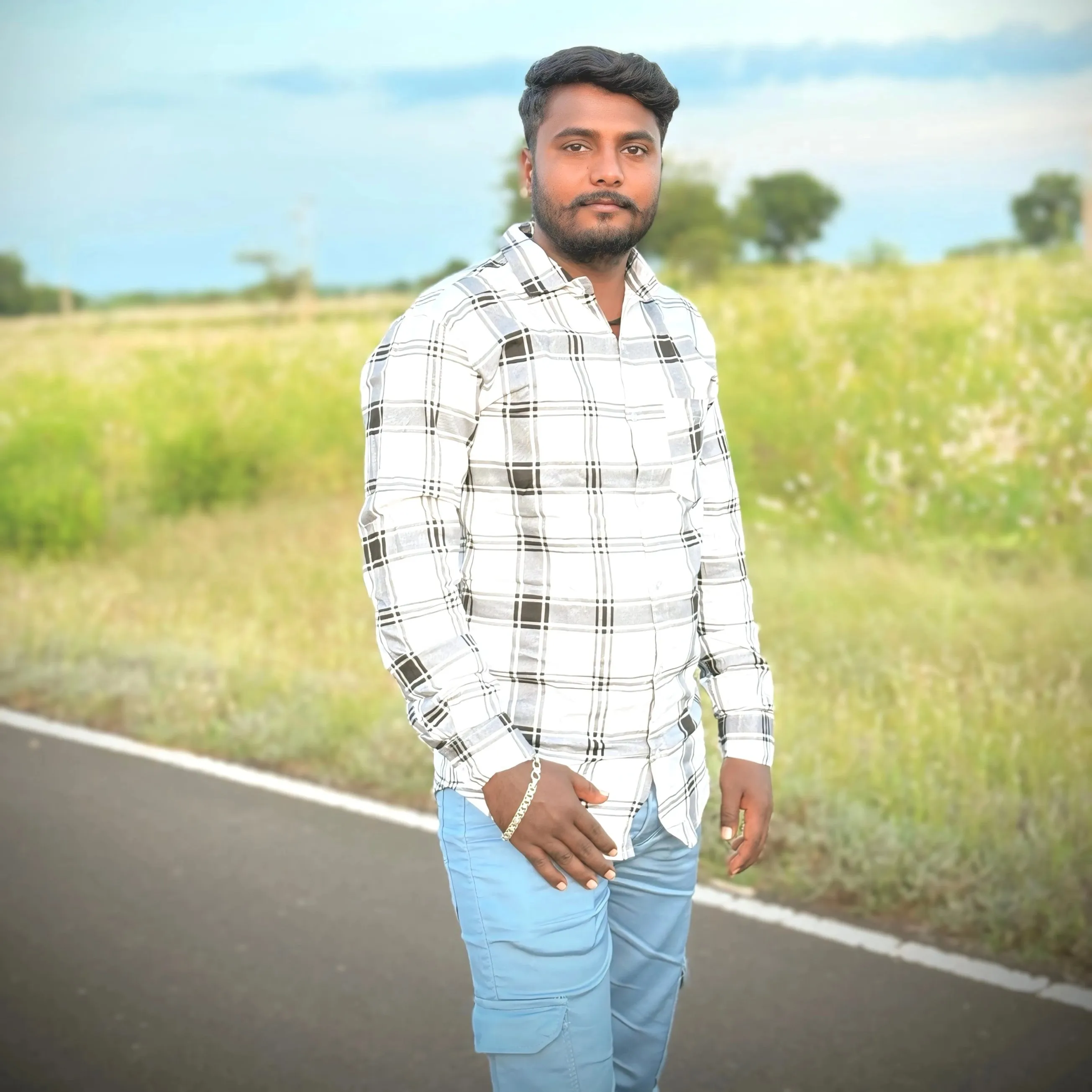 mr..💖👉Biru Shendage